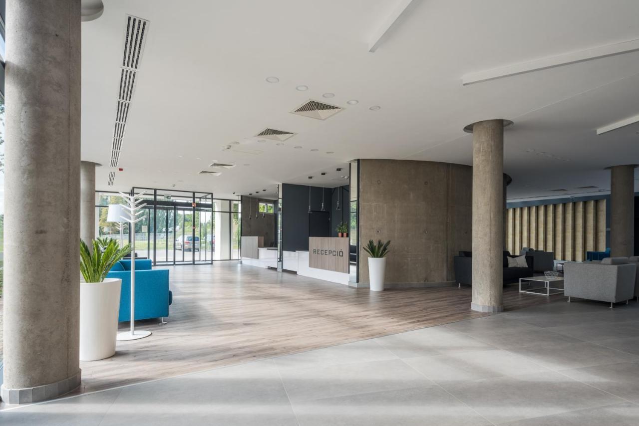 Varda Sport Hotel Kisvarda Exterior photo